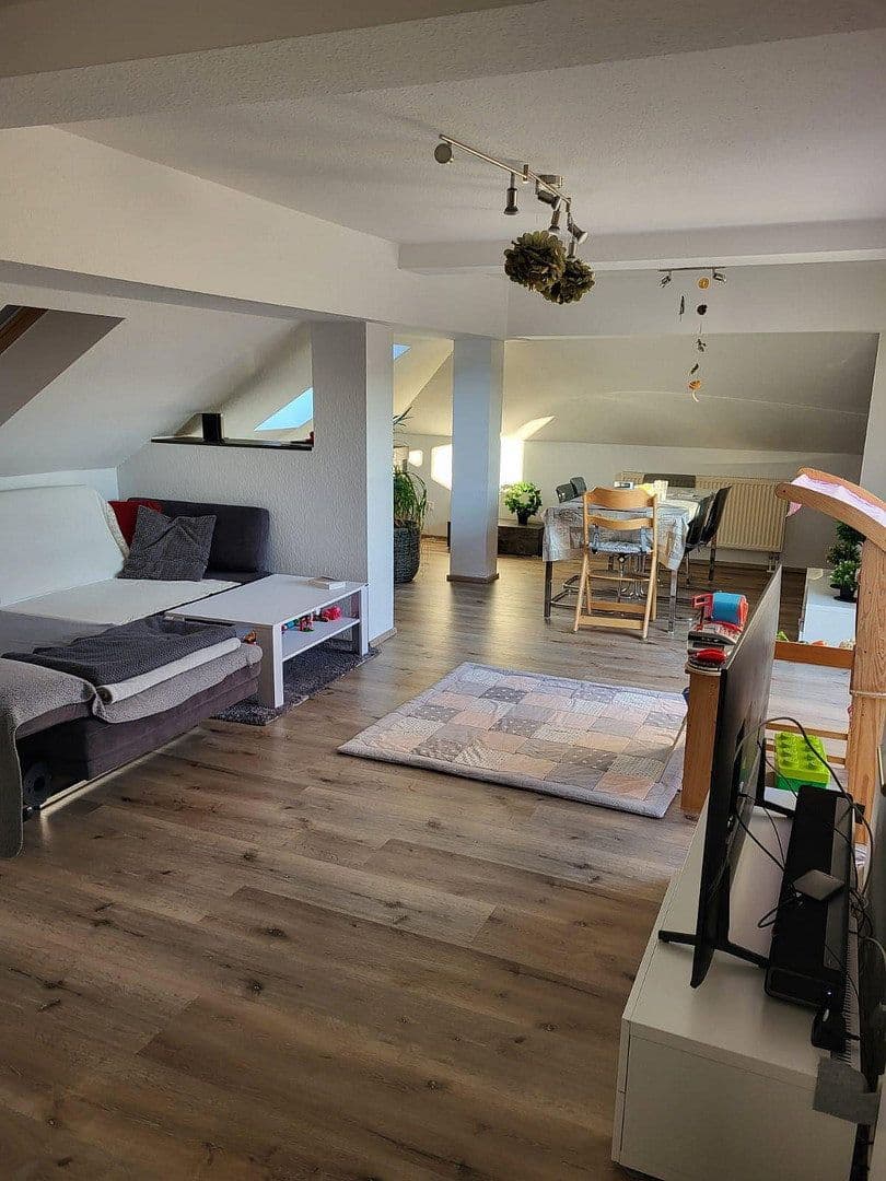 Prenájom bytu 3-izbový 93 m², Heroldstrasse 8, Nürnberg, Bavorsko Prenájom bytu 3-izbový 93 m², Heroldstrasse 8, Nürnberg, Bavorsko