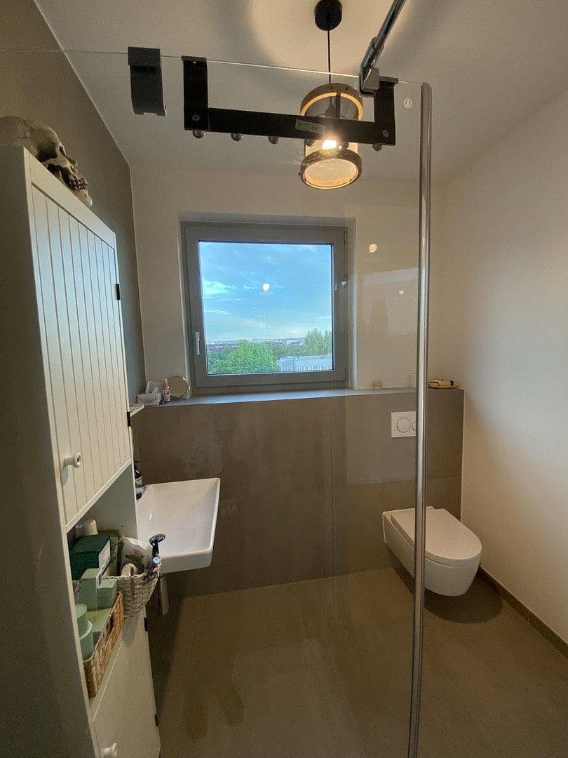 Predaj bytu 4-izbový 106 m², Konrad-Wolf-Str. 90, Berlin, Berlín Predaj bytu 4-izbový 106 m², Konrad-Wolf-Str. 90, Berlin, Berlín