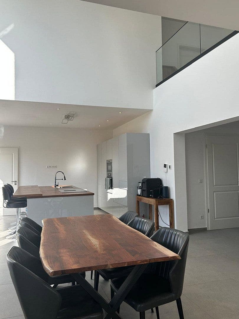 Predaj domu 378 m², pozemok 770 m², Butzbach, Hesensko Predaj domu 378 m², pozemok 770 m², Butzbach, Hesensko