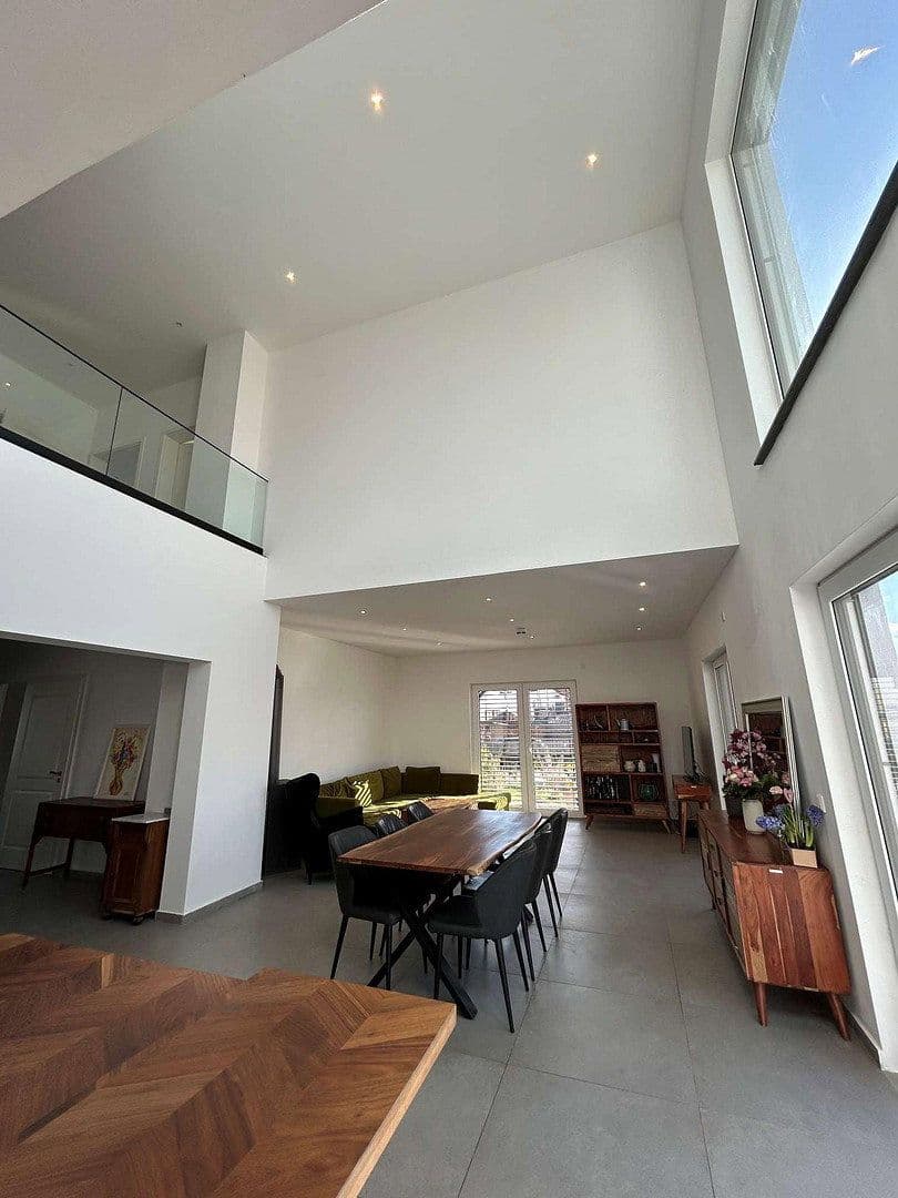 Predaj domu 378 m², pozemok 770 m², Butzbach, Hesensko Predaj domu 378 m², pozemok 770 m², Butzbach, Hesensko