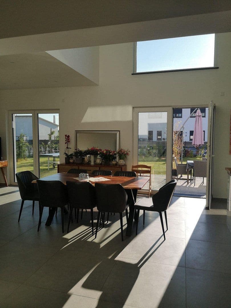 Predaj domu 378 m², pozemok 770 m², Butzbach, Hesensko Predaj domu 378 m², pozemok 770 m², Butzbach, Hesensko