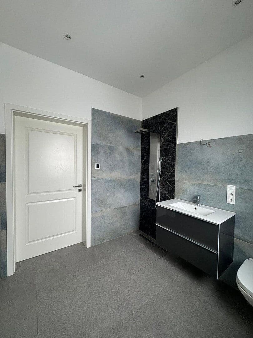 Predaj domu 378 m², pozemok 770 m², Butzbach, Hesensko Predaj domu 378 m², pozemok 770 m², Butzbach, Hesensko