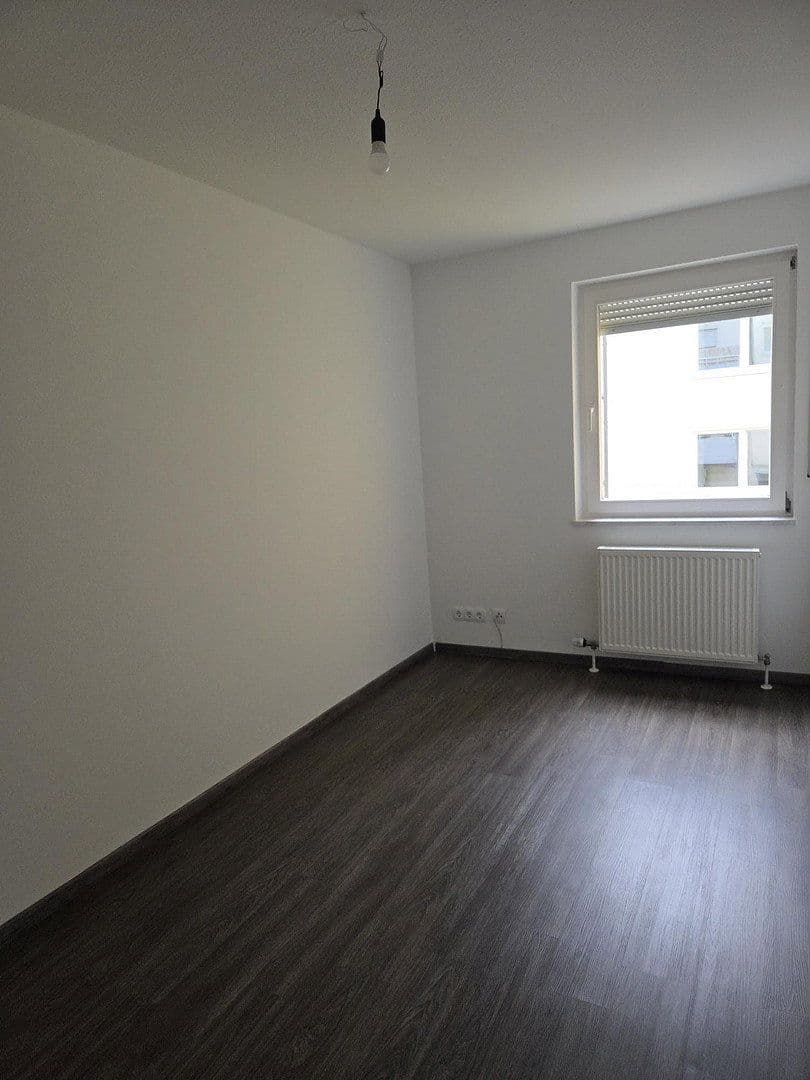 Prenájom bytu 3-izbový 110 m², Lauf an der Pegnitz, Bavorsko Prenájom bytu 3-izbový 110 m², Lauf an der Pegnitz, Bavorsko