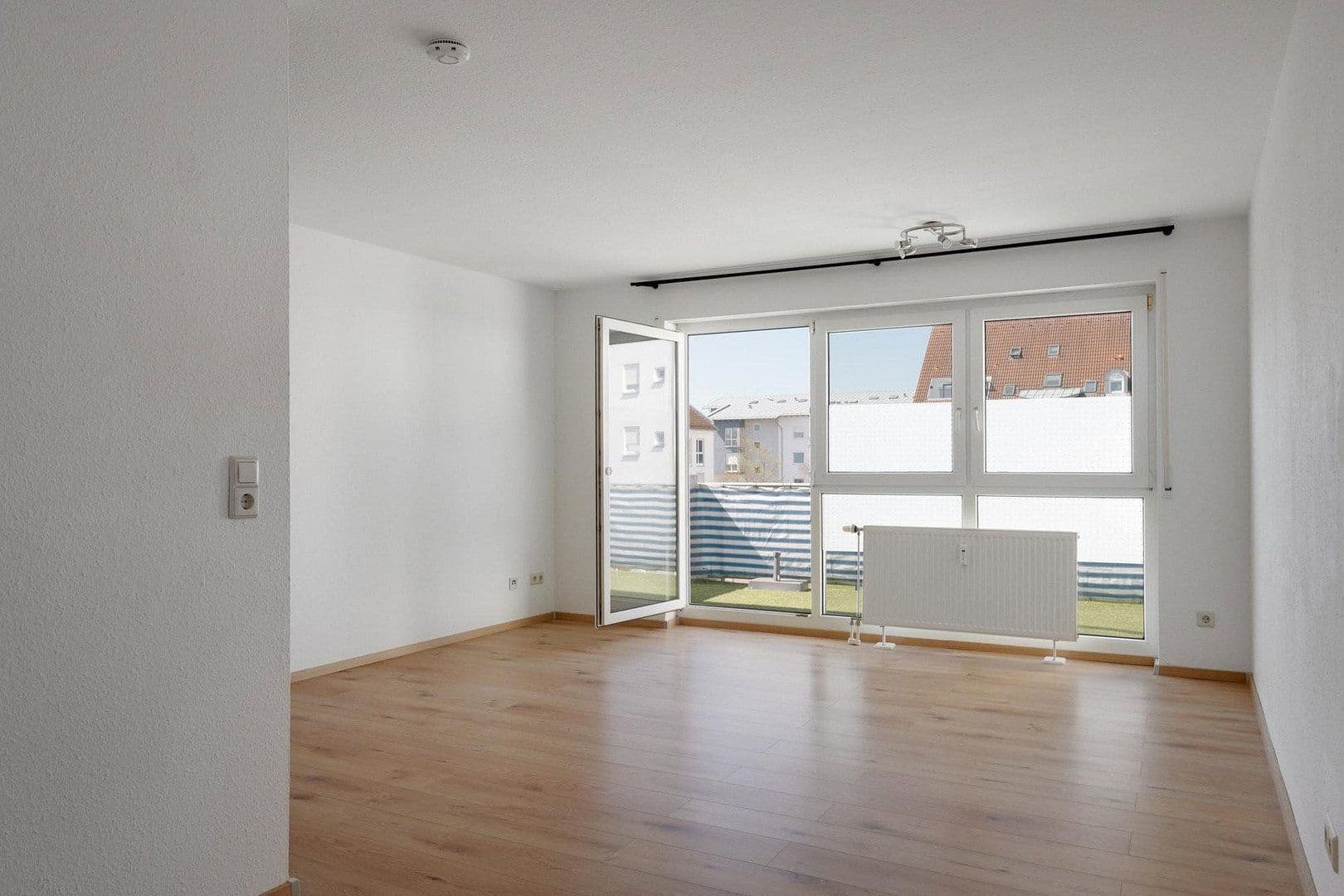 Prenájom bytu 1-izbový 39 m², Laupheim, Bádensko-Wurttembersko Prenájom bytu 1-izbový 39 m², Laupheim, Bádensko-Wurttembersko