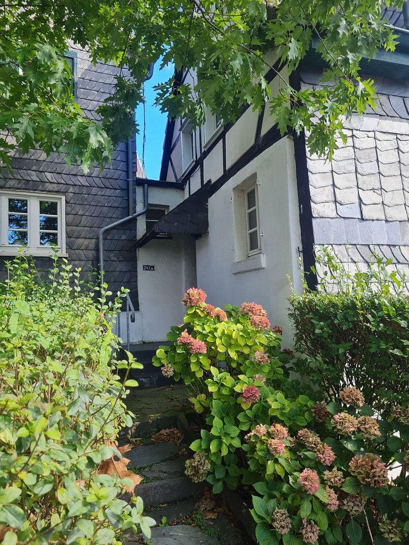 Predaj domu 370 m², pozemok 700 m², Bergisch Gladbach, Severné Porýnie - Westfálsko Predaj domu 370 m², pozemok 700 m², Bergisch Gladbach, Severné Porýnie - Westfálsko