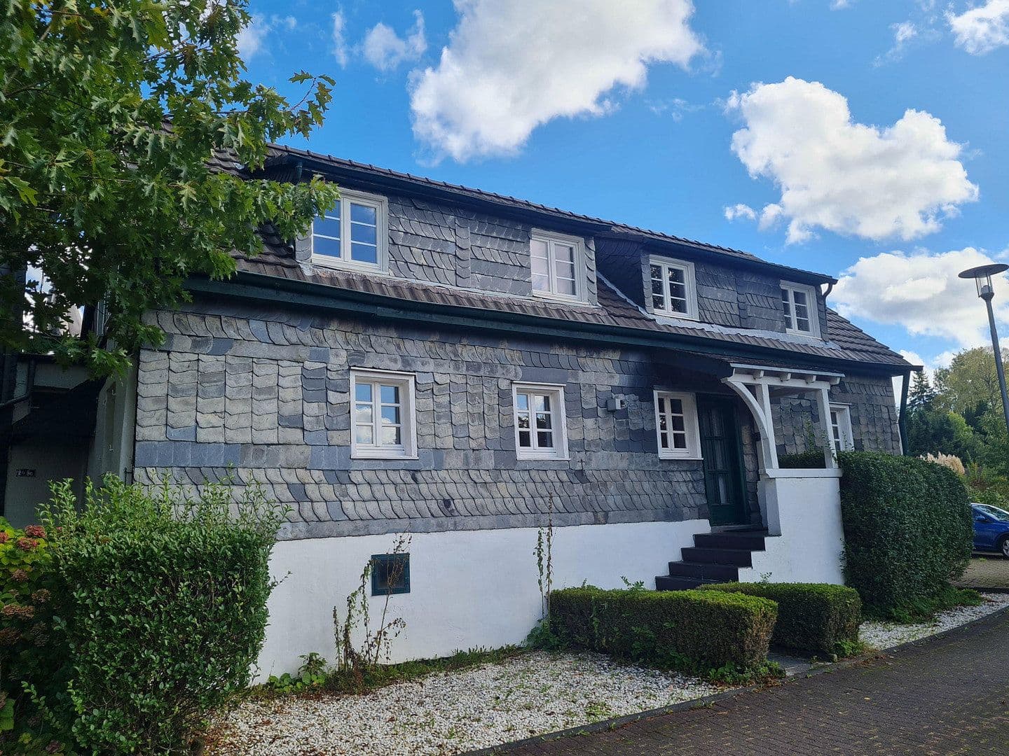 Predaj domu 370 m², pozemok 700 m², Bergisch Gladbach, Severné Porýnie - Westfálsko Predaj domu 370 m², pozemok 700 m², Bergisch Gladbach, Severné Porýnie - Westfálsko