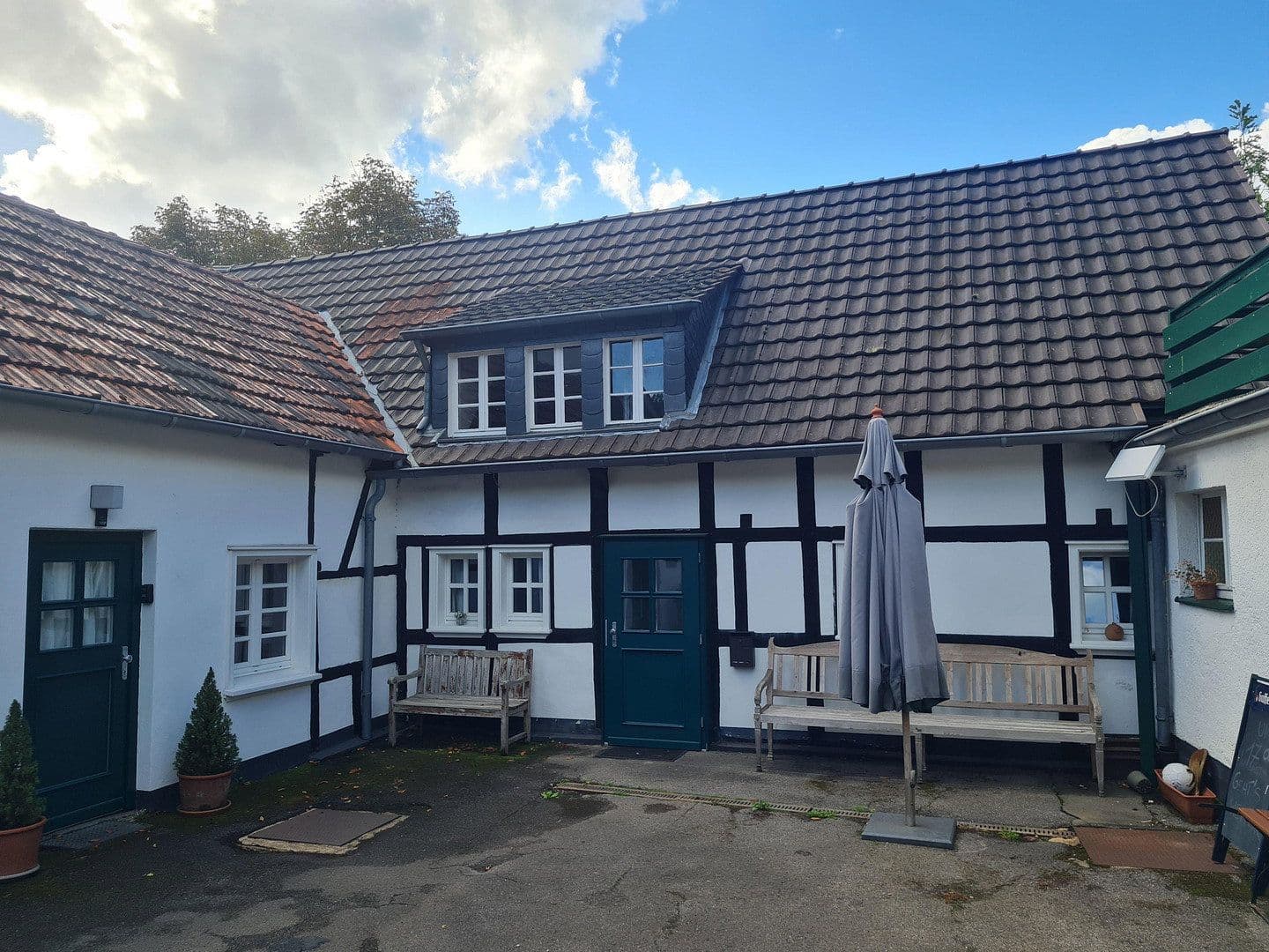 Predaj domu 370 m², pozemok 700 m², Bergisch Gladbach, Severné Porýnie - Westfálsko Predaj domu 370 m², pozemok 700 m², Bergisch Gladbach, Severné Porýnie - Westfálsko