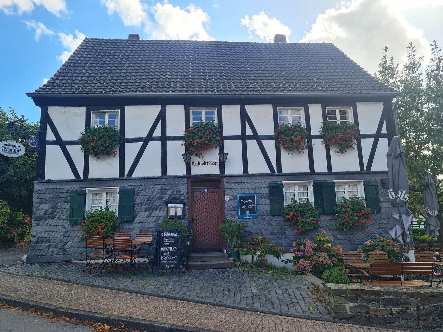 Predaj domu 370 m², pozemok 700 m², Bergisch Gladbach, Severné Porýnie - Westfálsko Predaj domu 370 m², pozemok 700 m², Bergisch Gladbach, Severné Porýnie - Westfálsko
