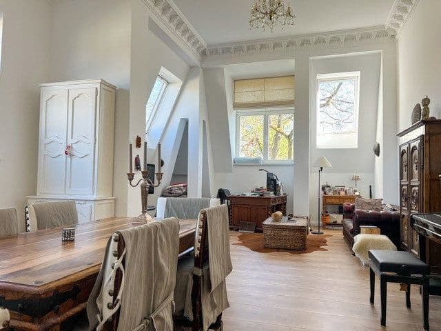 Prenájom bytu 5-izbový 181 m², Caspar-Theyß-Straße 9, Berlin, Berlín Prenájom bytu 5-izbový 181 m², Caspar-Theyß-Straße 9, Berlin, Berlín