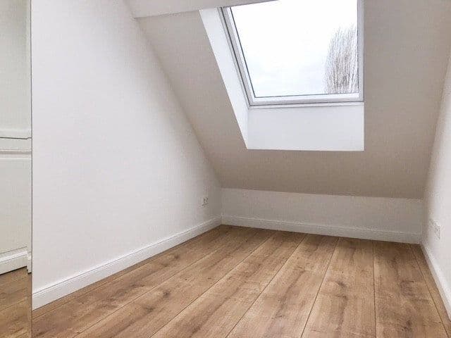 Prenájom bytu 5-izbový 181 m², Caspar-Theyß-Straße 9, Berlin, Berlín Prenájom bytu 5-izbový 181 m², Caspar-Theyß-Straße 9, Berlin, Berlín