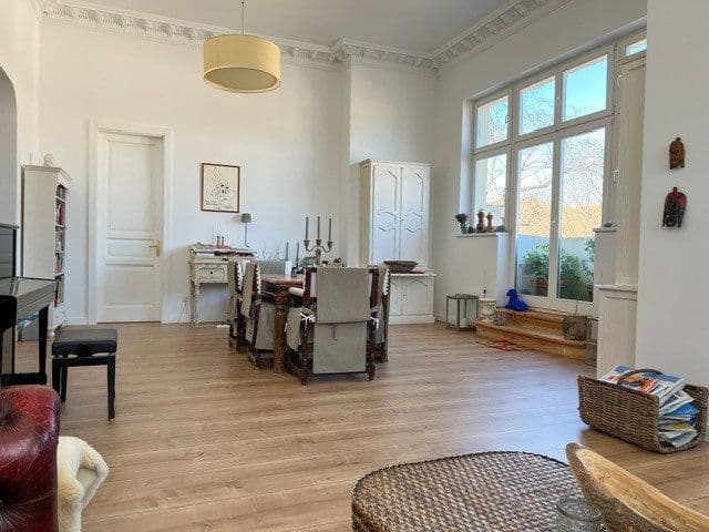 Prenájom bytu 5-izbový 181 m², Caspar-Theyß-Straße 9, Berlin, Berlín Prenájom bytu 5-izbový 181 m², Caspar-Theyß-Straße 9, Berlin, Berlín