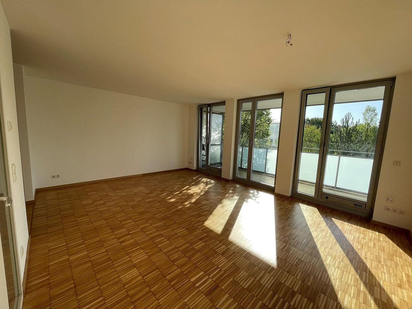 Prenájom bytu 2-izbový 57 m², München, Bavorsko Prenájom bytu 2-izbový 57 m², München, Bavorsko