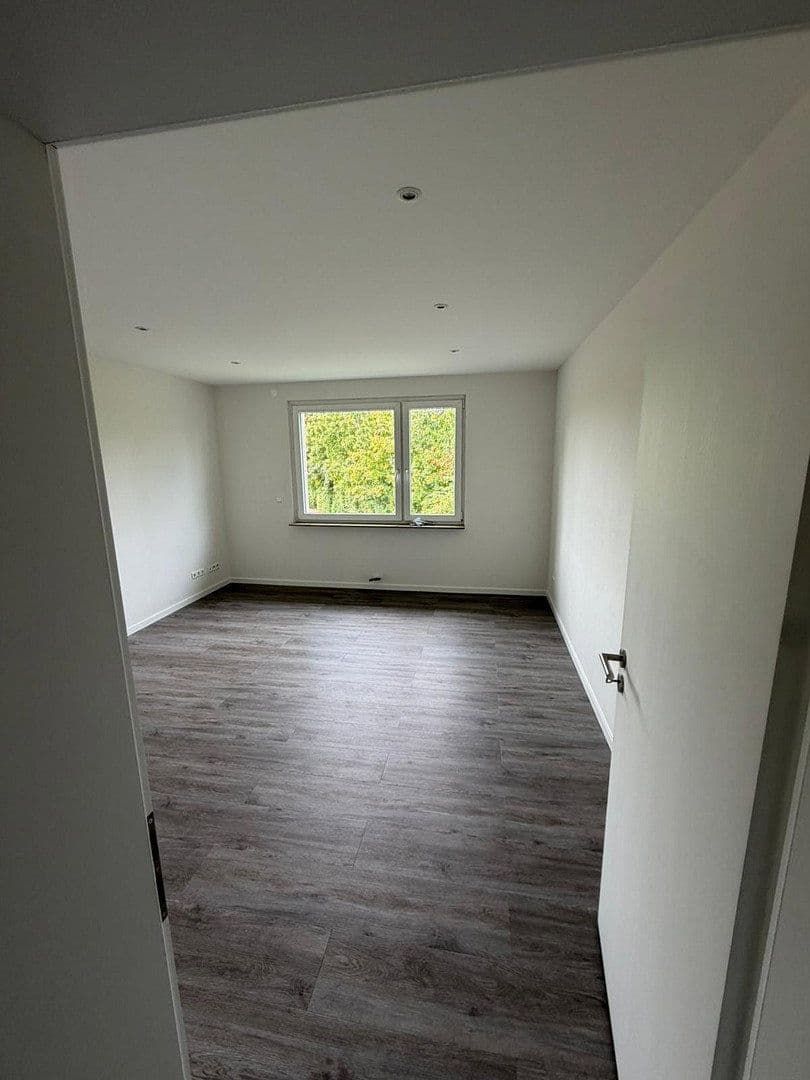 Prenájom bytu 3-izbový 75 m², Pforzheim, Bádensko-Wurttembersko Prenájom bytu 3-izbový 75 m², Pforzheim, Bádensko-Wurttembersko