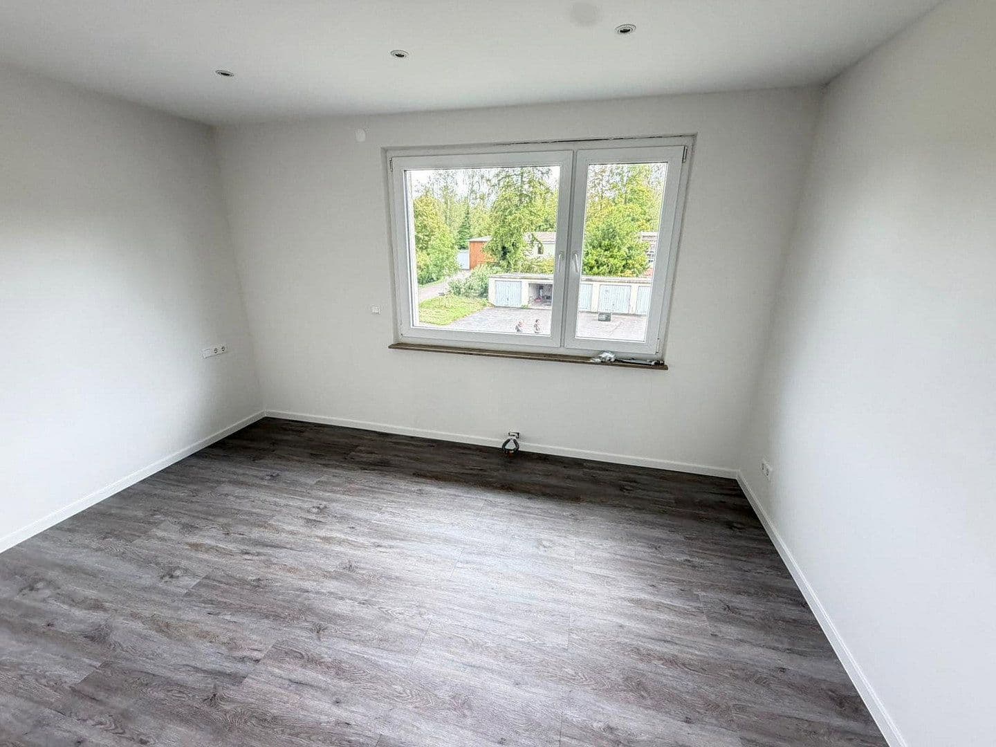 Prenájom bytu 3-izbový 75 m², Pforzheim, Bádensko-Wurttembersko Prenájom bytu 3-izbový 75 m², Pforzheim, Bádensko-Wurttembersko