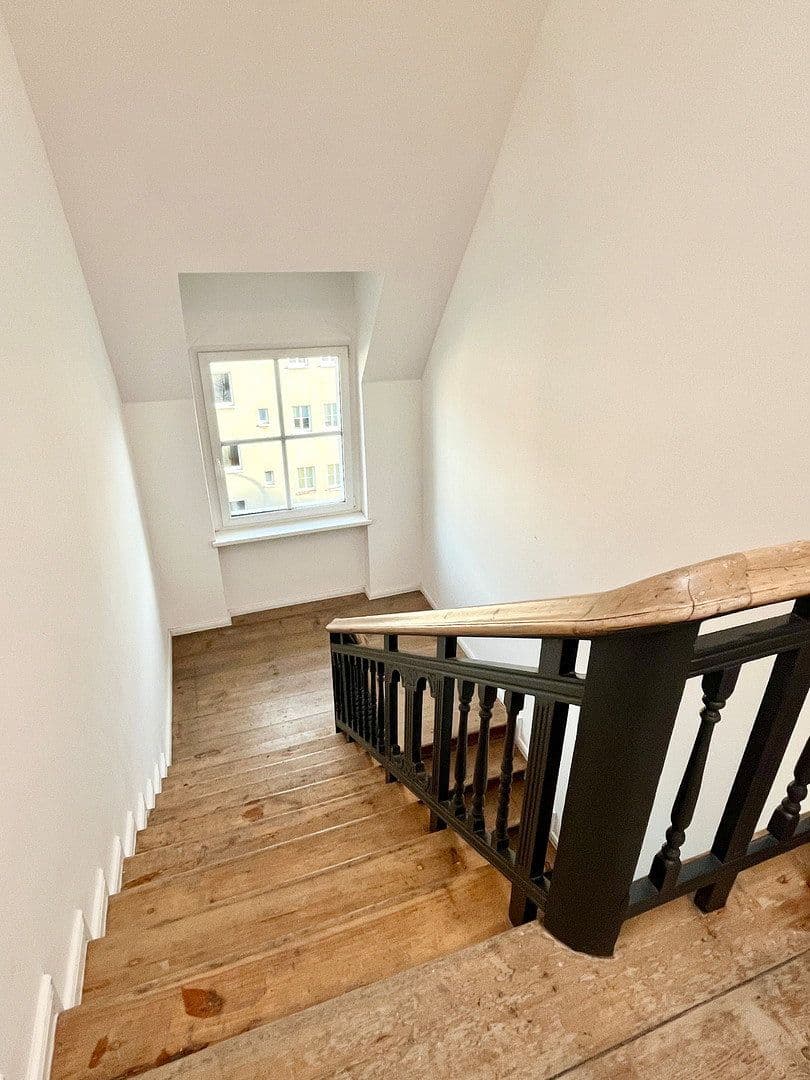 Prenájom bytu 3-izbový 87 m², Edisonstraße 45, Berlin, Berlín Prenájom bytu 3-izbový 87 m², Edisonstraße 45, Berlin, Berlín