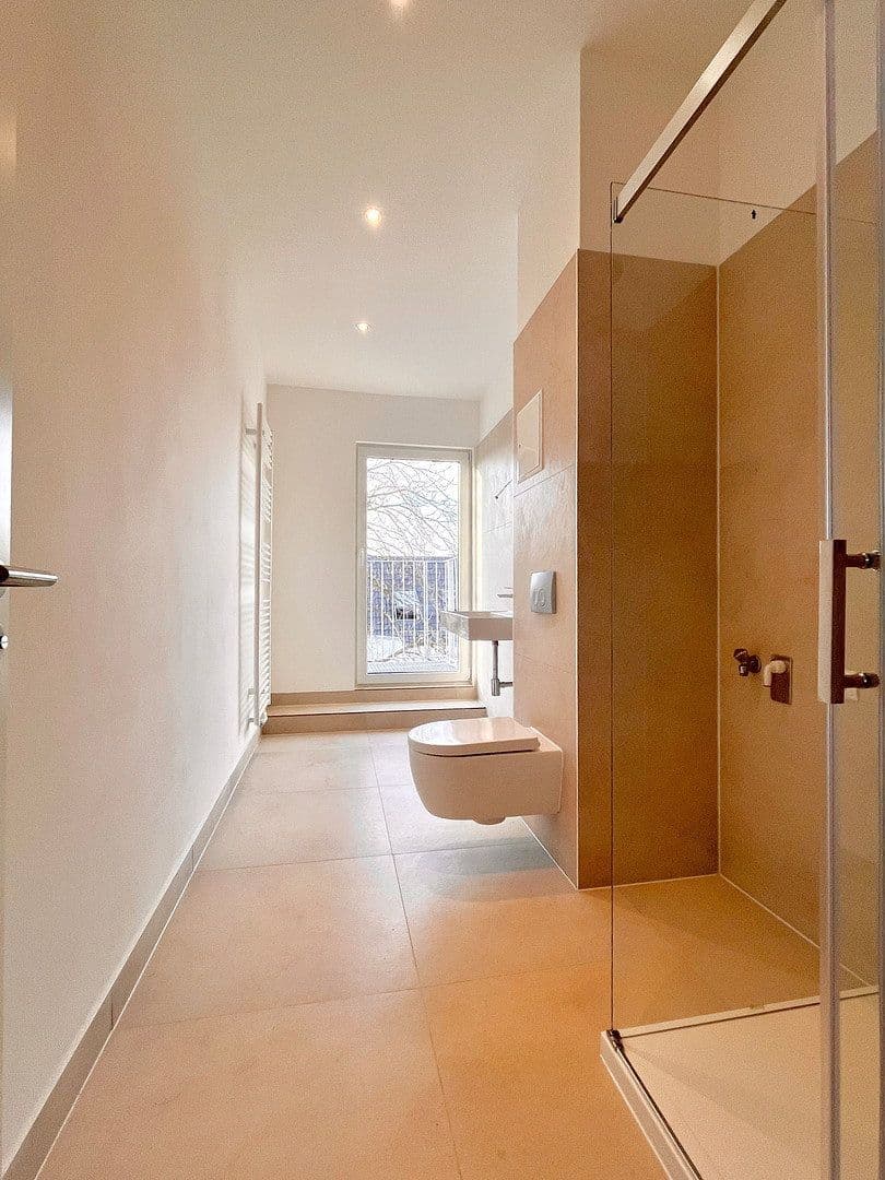 Prenájom bytu 3-izbový 87 m², Edisonstraße 45, Berlin, Berlín Prenájom bytu 3-izbový 87 m², Edisonstraße 45, Berlin, Berlín