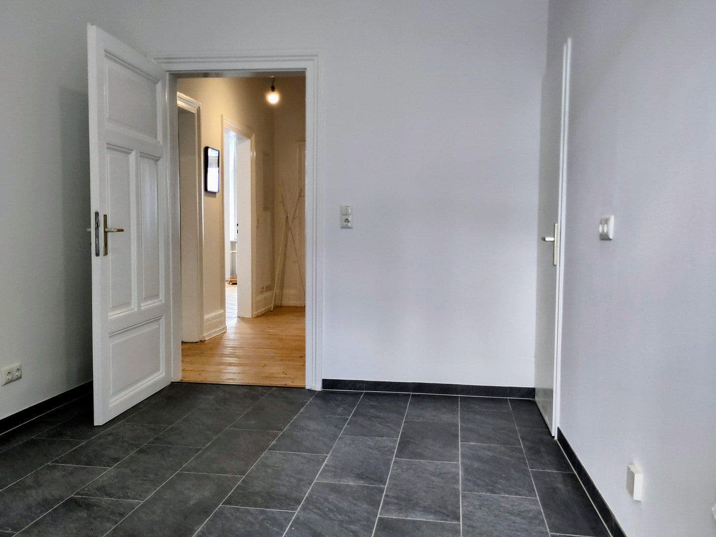Predaj bytu 3-izbový 88 m², Frankfurt am Main, Hesensko Predaj bytu 3-izbový 88 m², Frankfurt am Main, Hesensko