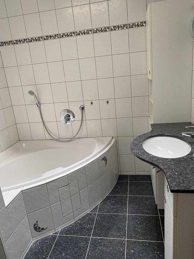 Predaj domu 122 m², pozemok 319 m², Untereisesheim, Bádensko-Wurttembersko Predaj domu 122 m², pozemok 319 m², Untereisesheim, Bádensko-Wurttembersko