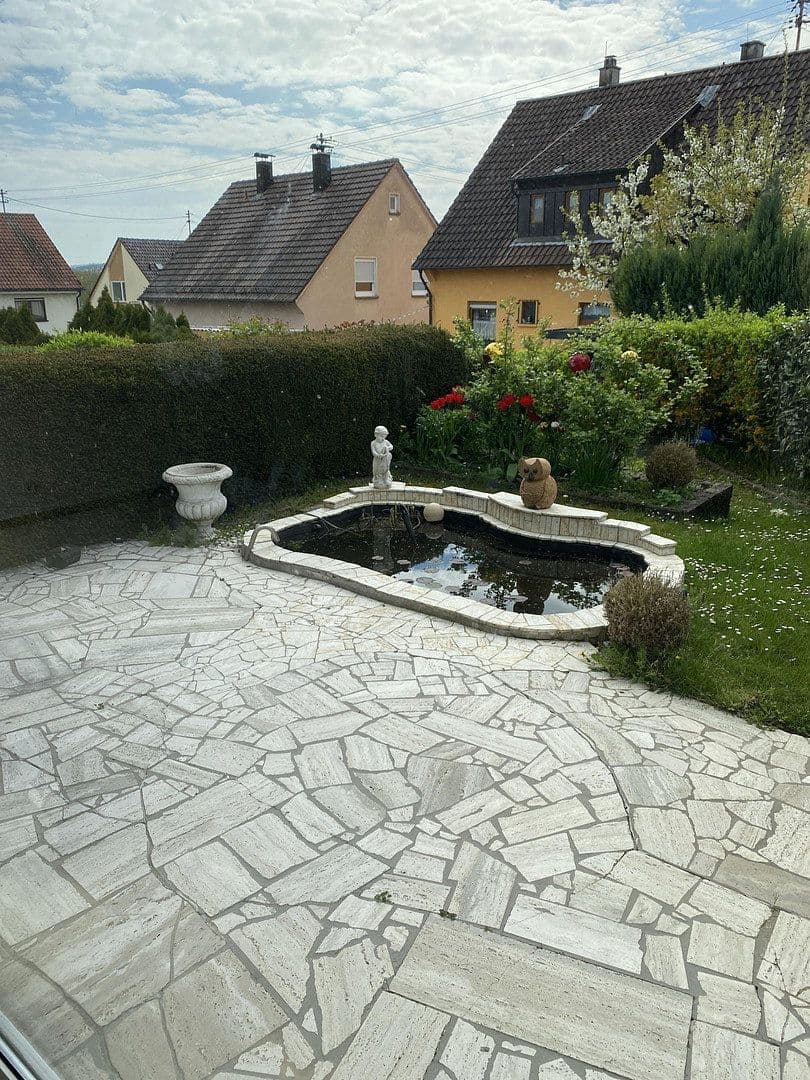 Predaj domu 122 m², pozemok 319 m², Untereisesheim, Bádensko-Wurttembersko Predaj domu 122 m², pozemok 319 m², Untereisesheim, Bádensko-Wurttembersko