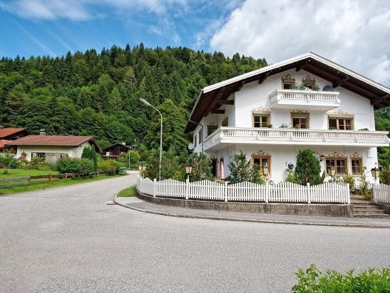Predaj domu 330 m², pozemok 843 m², Kirchstrasse 22 / OT Sachrang, Aschau im Chiemgau, OT Sachrang, Bavorsko Predaj domu 330 m², pozemok 843 m², Kirchstrasse 22 / OT Sachrang, Aschau im Chiemgau, OT Sachrang, Bavorsko