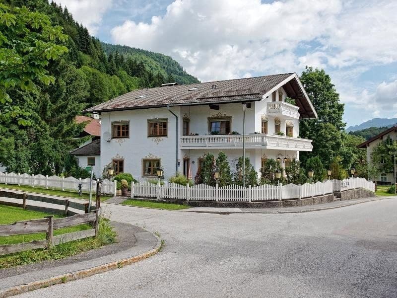 Predaj domu 330 m², pozemok 843 m², Kirchstrasse 22 / OT Sachrang, Aschau im Chiemgau, OT Sachrang, Bavorsko Predaj domu 330 m², pozemok 843 m², Kirchstrasse 22 / OT Sachrang, Aschau im Chiemgau, OT Sachrang, Bavorsko