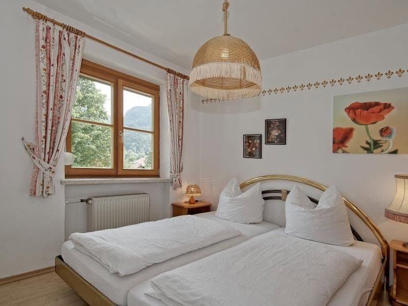 Predaj domu 330 m², pozemok 843 m², Kirchstrasse 22 / OT Sachrang, Aschau im Chiemgau, OT Sachrang, Bavorsko Predaj domu 330 m², pozemok 843 m², Kirchstrasse 22 / OT Sachrang, Aschau im Chiemgau, OT Sachrang, Bavorsko