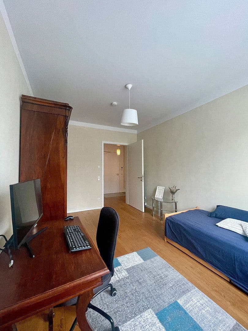 Prenájom bytu 4-izbový 124 m², Berlin, Berlín Prenájom bytu 4-izbový 124 m², Berlin, Berlín