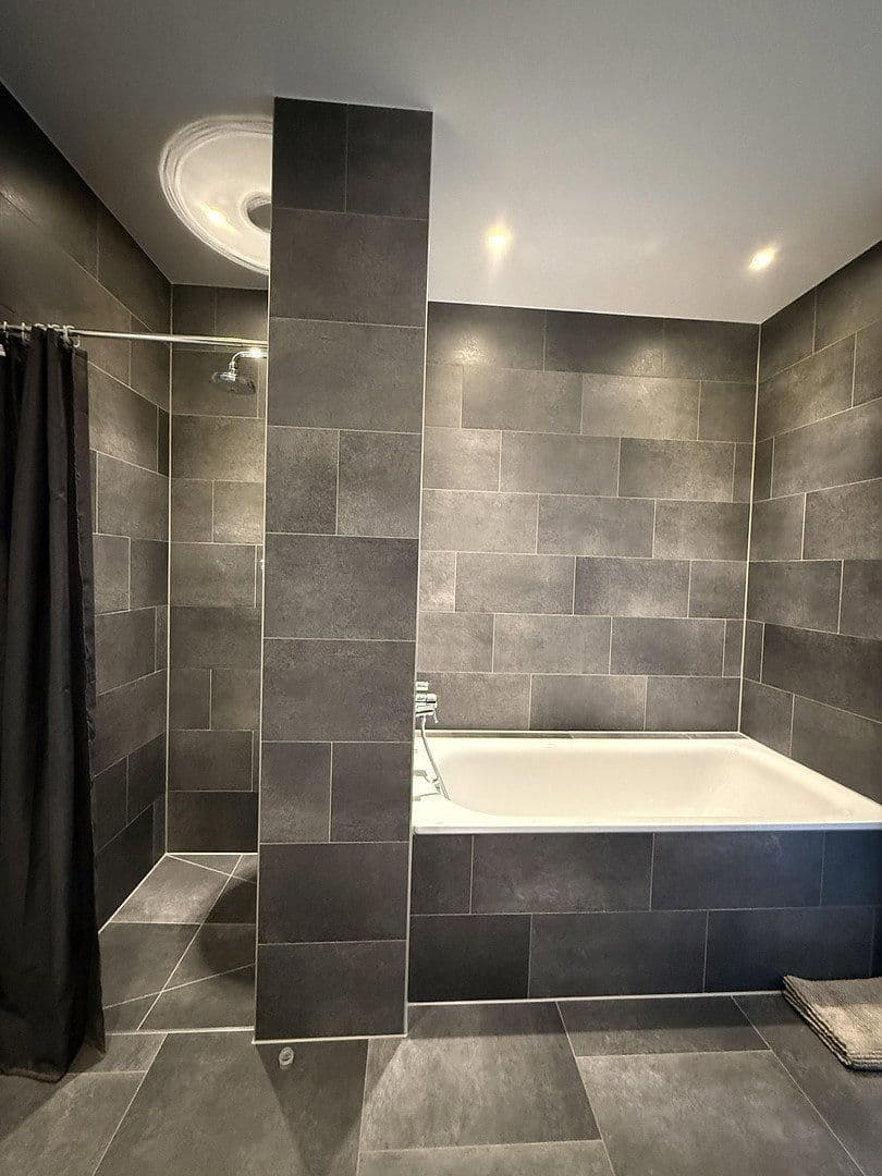 Prenájom bytu 4-izbový 124 m², Berlin, Berlín Prenájom bytu 4-izbový 124 m², Berlin, Berlín