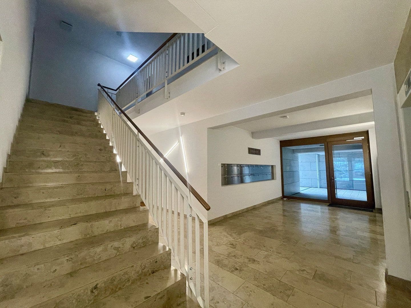 Prenájom bytu 4-izbový 124 m², Berlin, Berlín Prenájom bytu 4-izbový 124 m², Berlin, Berlín