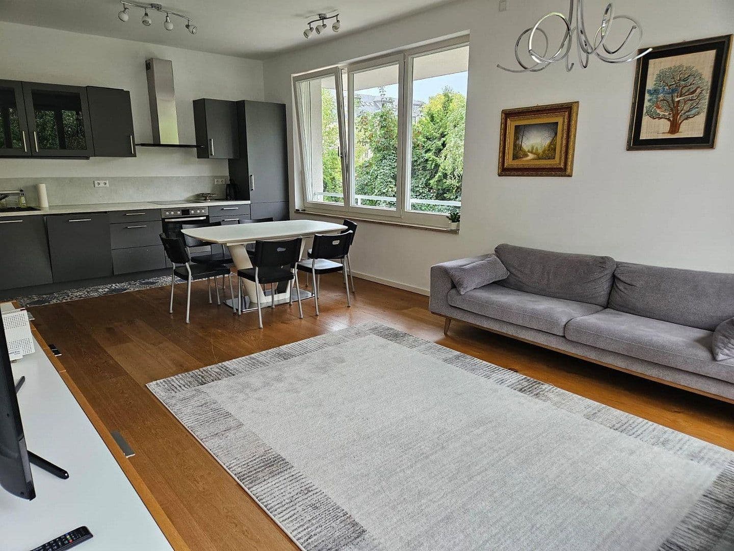 Prenájom bytu 4-izbový 124 m², Berlin, Berlín Prenájom bytu 4-izbový 124 m², Berlin, Berlín