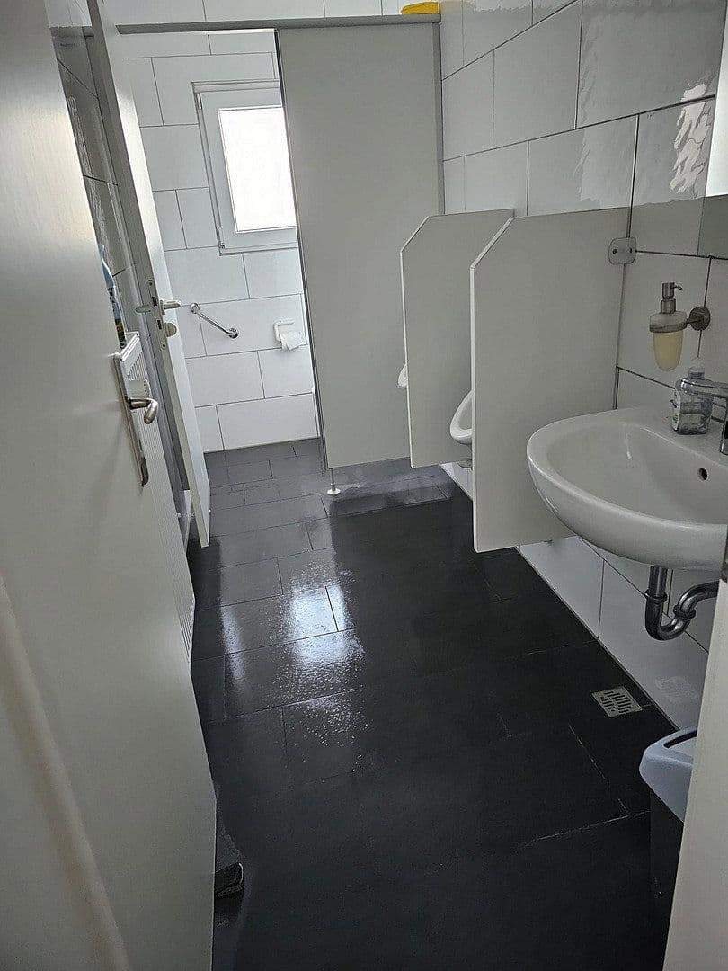 Predaj nebytového priestoru 1.150 m², Schwerte, Severné Porýnie - Westfálsko Predaj nebytového priestoru 1.150 m², Schwerte, Severné Porýnie - Westfálsko