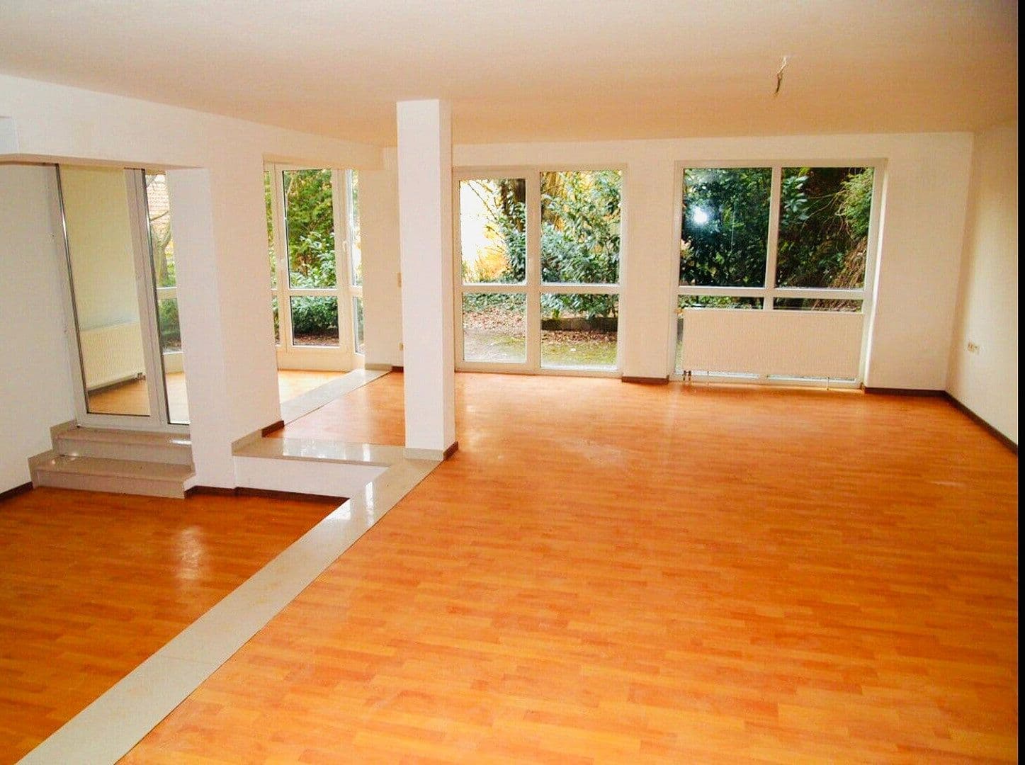 Prenájom bytu 3-izbový 140 m², Emsbach Str.38, Waldems, Hesensko Prenájom bytu 3-izbový 140 m², Emsbach Str.38, Waldems, Hesensko