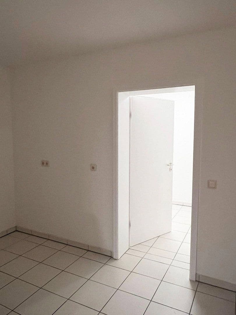 Prenájom bytu 3-izbový 140 m², Emsbach Str.38, Waldems, Hesensko Prenájom bytu 3-izbový 140 m², Emsbach Str.38, Waldems, Hesensko