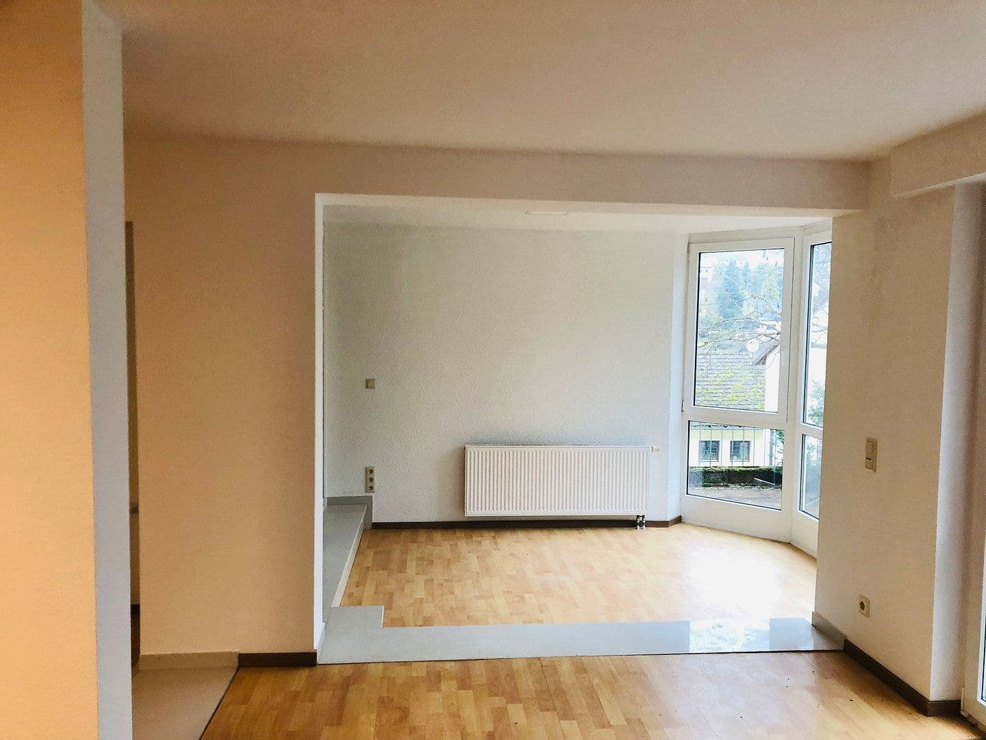Prenájom bytu 3-izbový 140 m², Emsbach Str.38, Waldems, Hesensko Prenájom bytu 3-izbový 140 m², Emsbach Str.38, Waldems, Hesensko