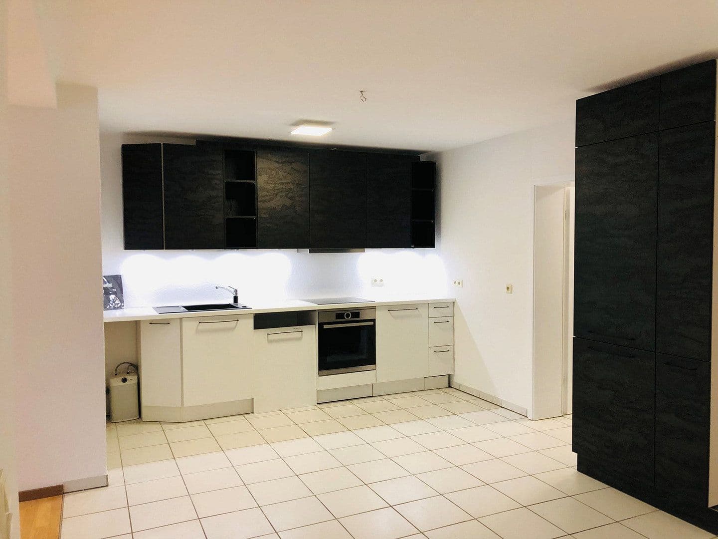 Prenájom bytu 3-izbový 140 m², Emsbach Str.38, Waldems, Hesensko Prenájom bytu 3-izbový 140 m², Emsbach Str.38, Waldems, Hesensko