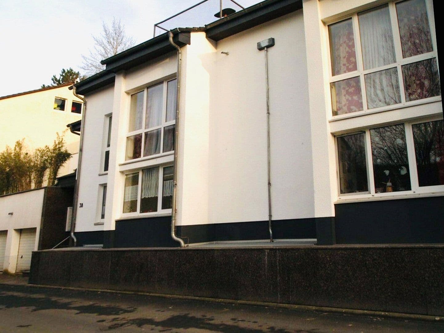 Prenájom bytu 3-izbový 140 m², Emsbach Str.38, Waldems, Hesensko Prenájom bytu 3-izbový 140 m², Emsbach Str.38, Waldems, Hesensko