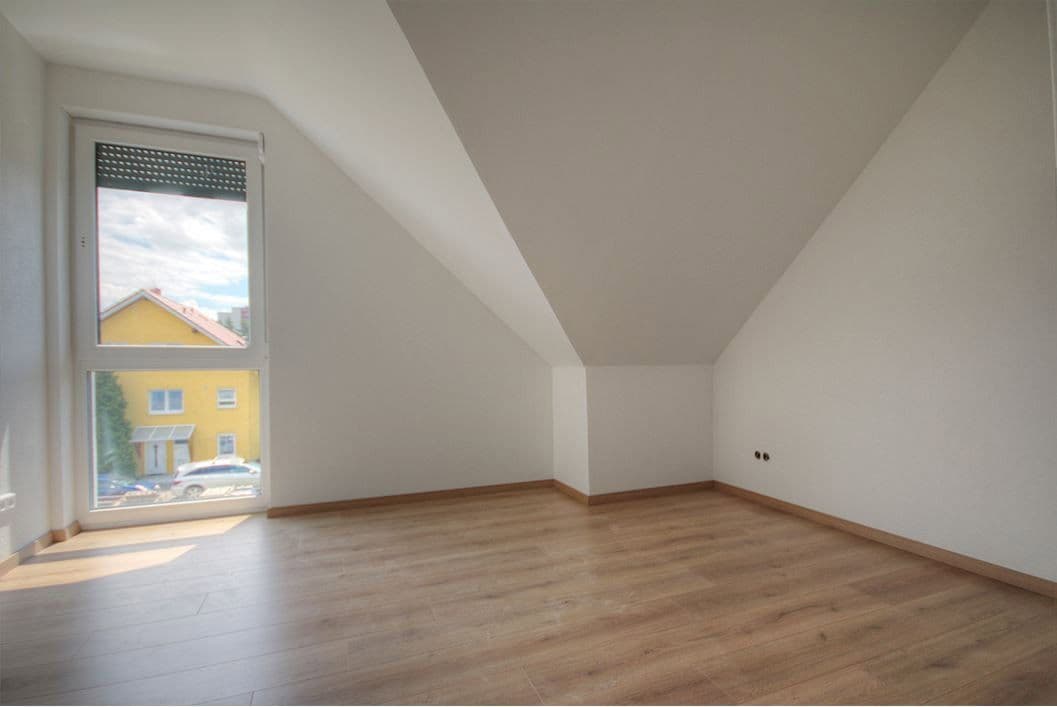 Prenájom bytu 4-izbový 96 m², Heilbronn / Biberach, Bádensko-Wurttembersko Prenájom bytu 4-izbový 96 m², Heilbronn / Biberach, Bádensko-Wurttembersko