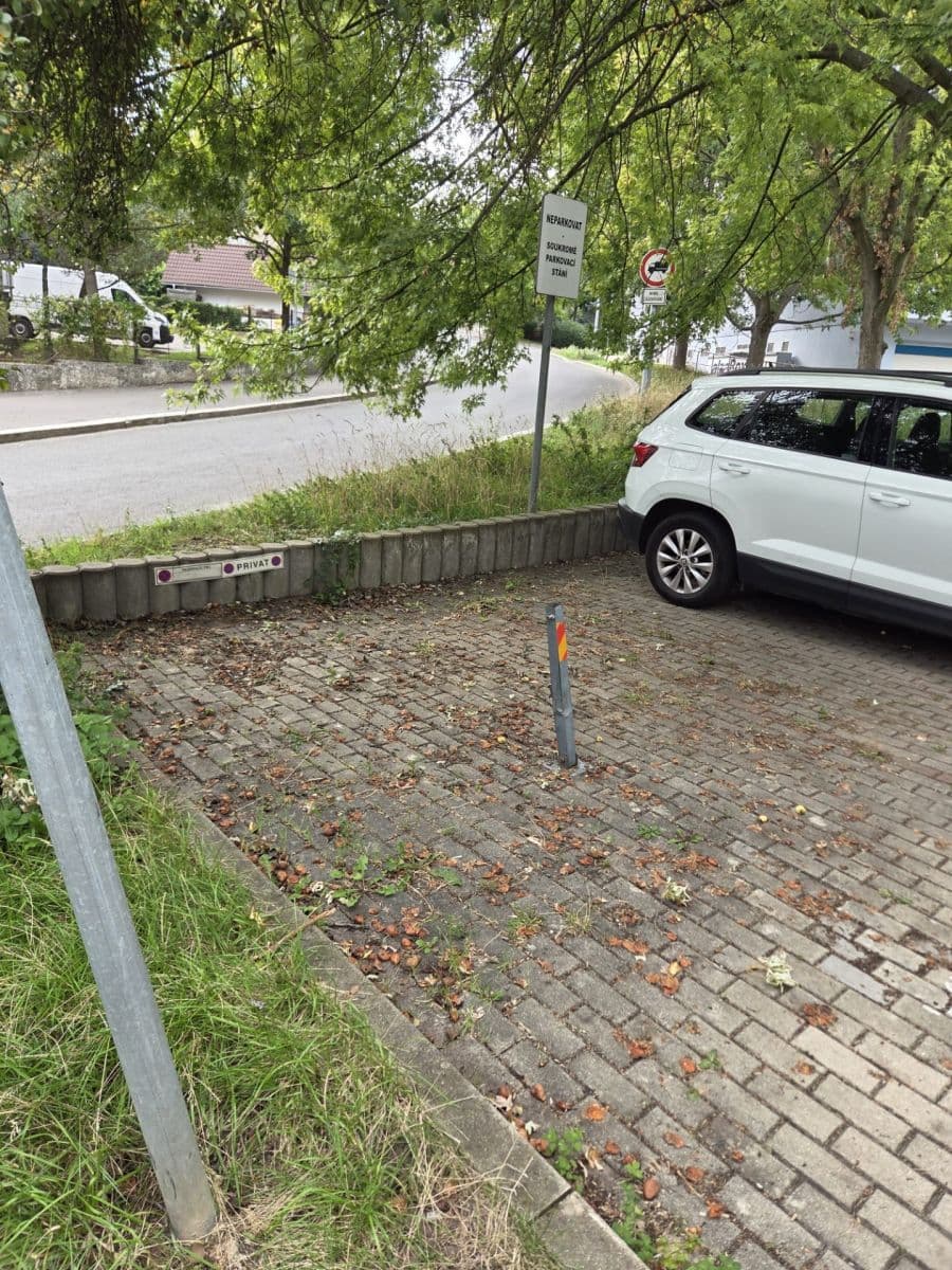 Prenájom garáže 18 m², Kudrnova, Praha, Praha Prenájom garáže 18 m², Kudrnova, Praha, Praha