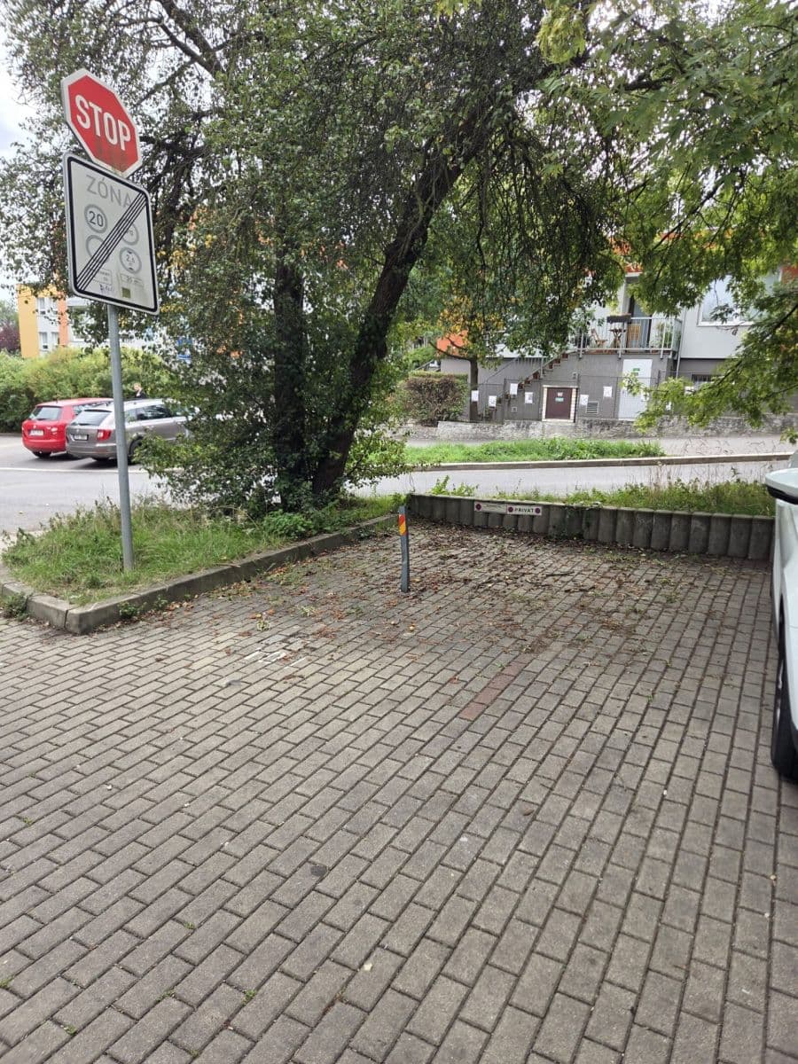 Prenájom garáže 18 m², Kudrnova, Praha, Praha Prenájom garáže 18 m², Kudrnova, Praha, Praha