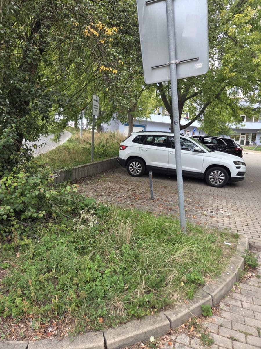 Prenájom garáže 18 m², Kudrnova, Praha, Praha Prenájom garáže 18 m², Kudrnova, Praha, Praha