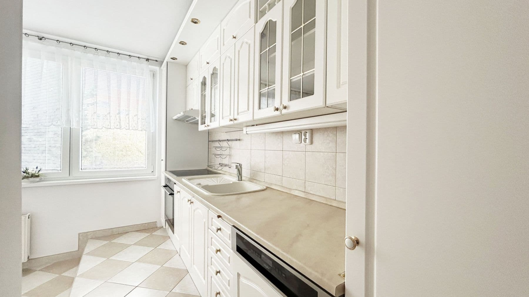 Prenájom bytu 3-izbový 69 m², Machatého, Praha, Praha Prenájom bytu 3-izbový 69 m², Machatého, Praha, Praha