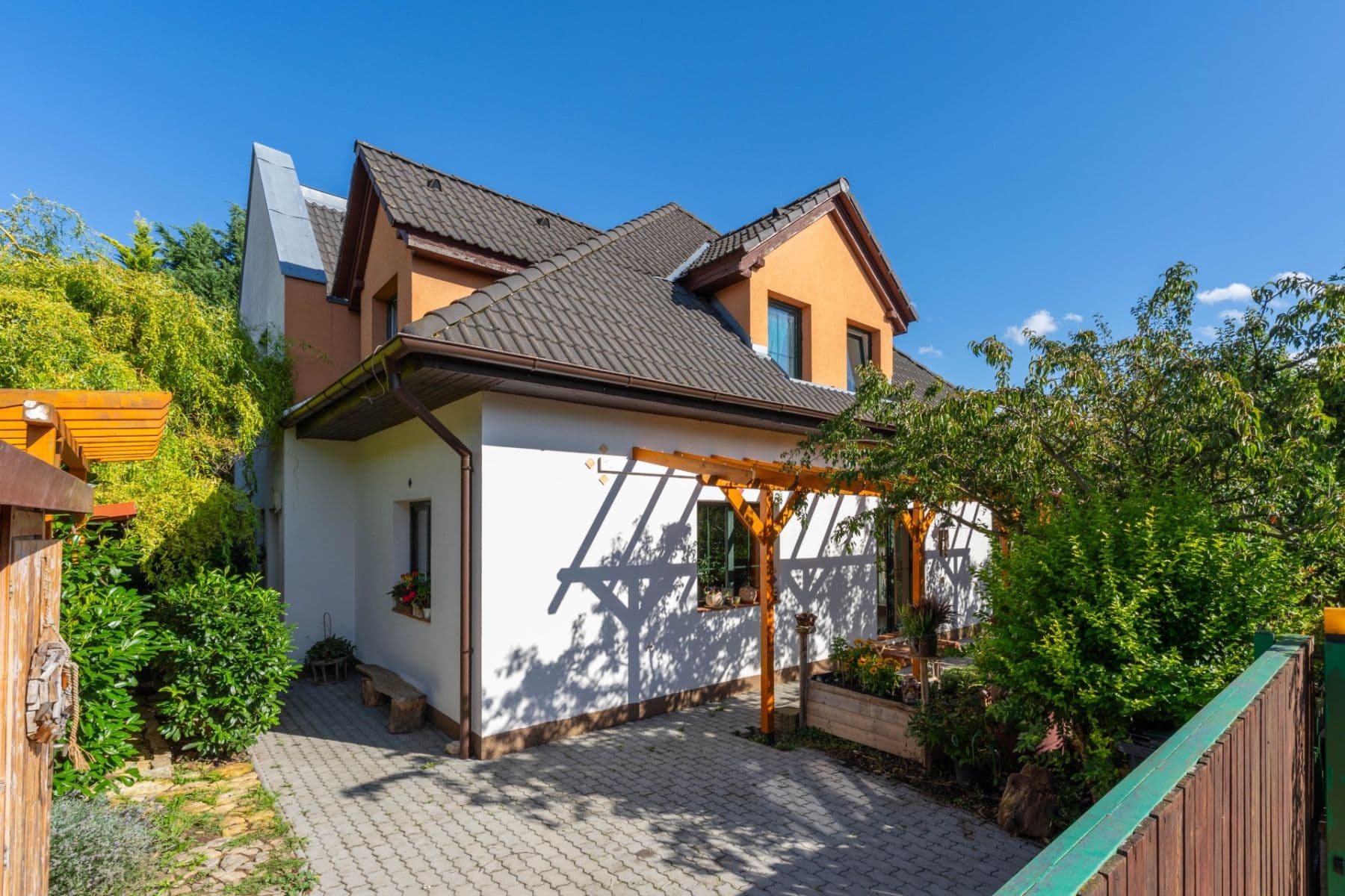 Predaj domu 240 m², pozemok 332 m², Heyrovského, Velké Přílepy, Středočeský kraj Predaj domu 240 m², pozemok 332 m², Heyrovského, Velké Přílepy, Středočeský kraj