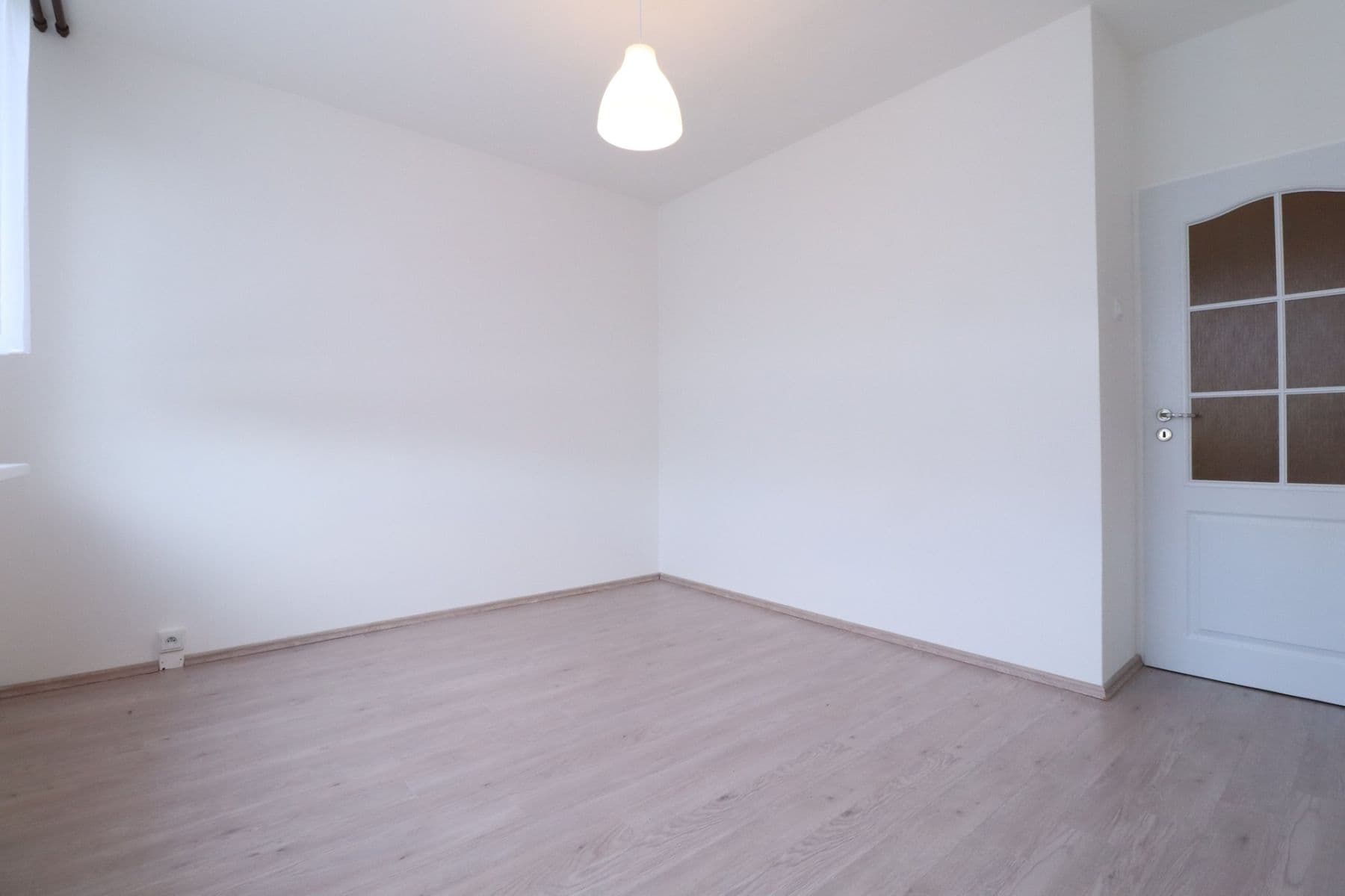 Prenájom bytu 3-izbový 72 m², Hnězdenská, Praha, Praha Prenájom bytu 3-izbový 72 m², Hnězdenská, Praha, Praha