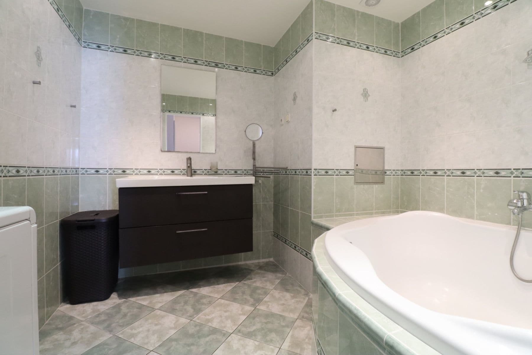 Prenájom bytu 3-izbový 72 m², Hnězdenská, Praha, Praha Prenájom bytu 3-izbový 72 m², Hnězdenská, Praha, Praha