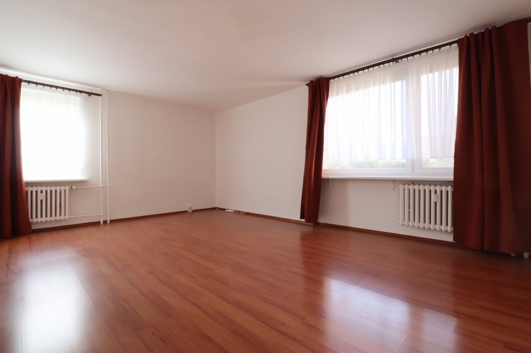 Prenájom bytu 3-izbový 72 m², Hnězdenská, Praha, Praha Prenájom bytu 3-izbový 72 m², Hnězdenská, Praha, Praha