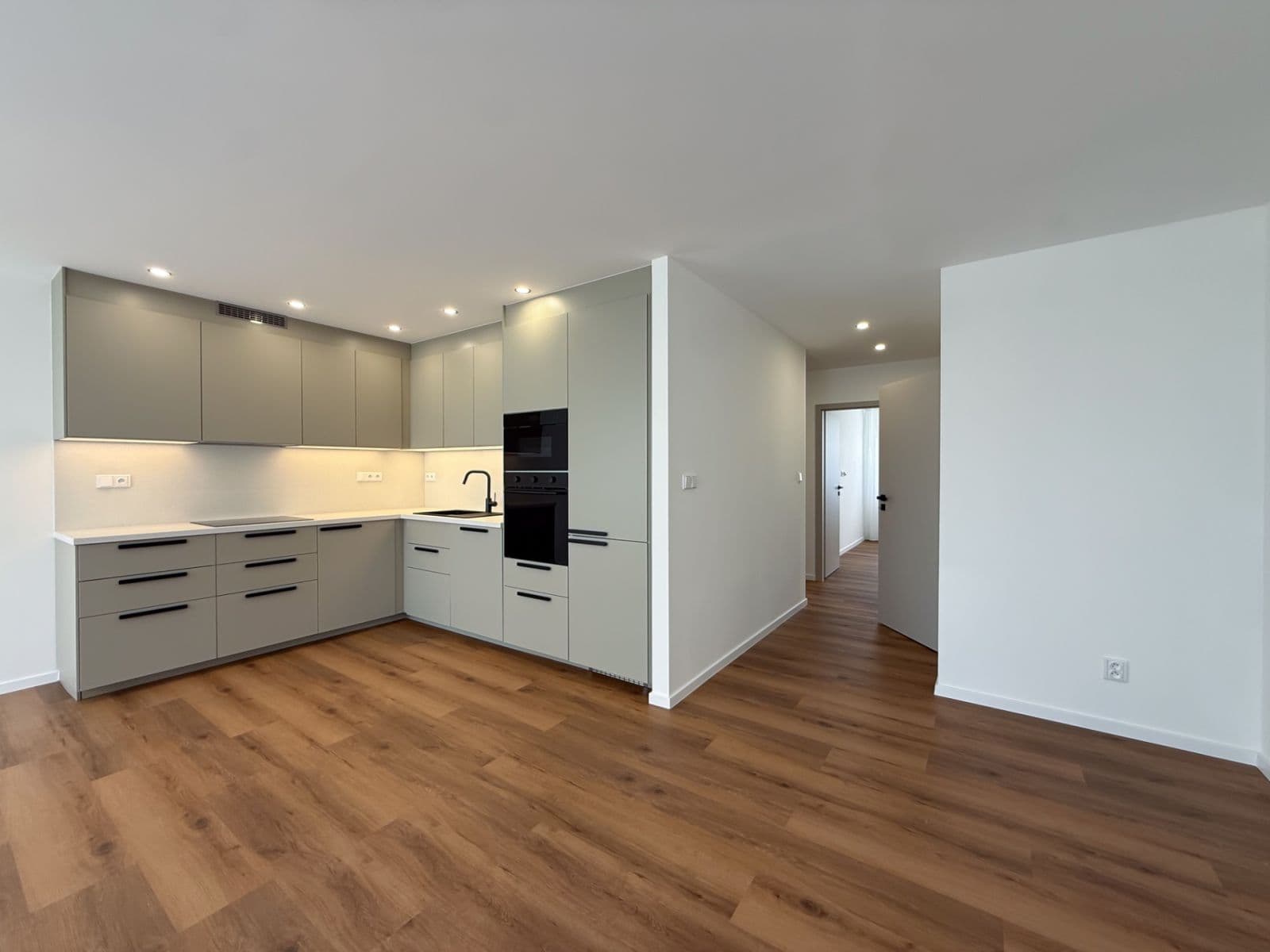 Predaj bytu 3-izbový 74 m², Karla Čapka, Nymburk, Středočeský kraj Predaj bytu 3-izbový 74 m², Karla Čapka, Nymburk, Středočeský kraj