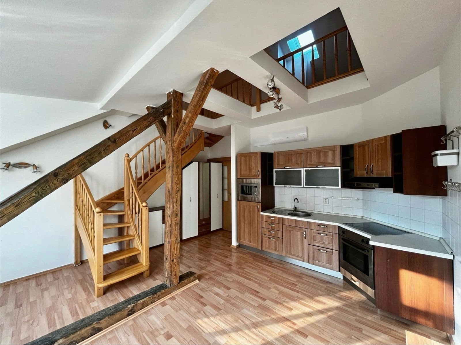Prenájom bytu 2-izbový 52 m², Kováků, Praha, Praha Prenájom bytu 2-izbový 52 m², Kováků, Praha, Praha