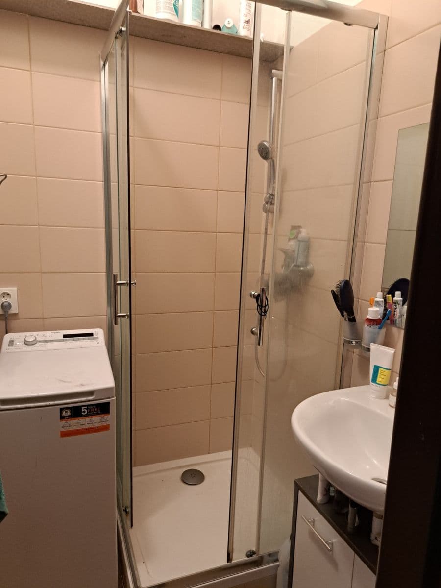 Prenájom bytu 1-izbový 40 m², Cetyňská, Praha, Praha Prenájom bytu 1-izbový 40 m², Cetyňská, Praha, Praha
