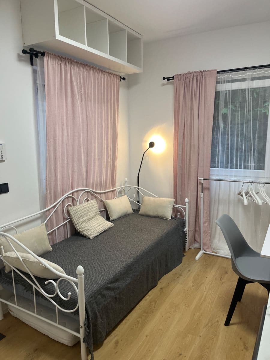 Prenájom bytu 1-izbový 15 m², Plzeňská, Praha, Praha Prenájom bytu 1-izbový 15 m², Plzeňská, Praha, Praha