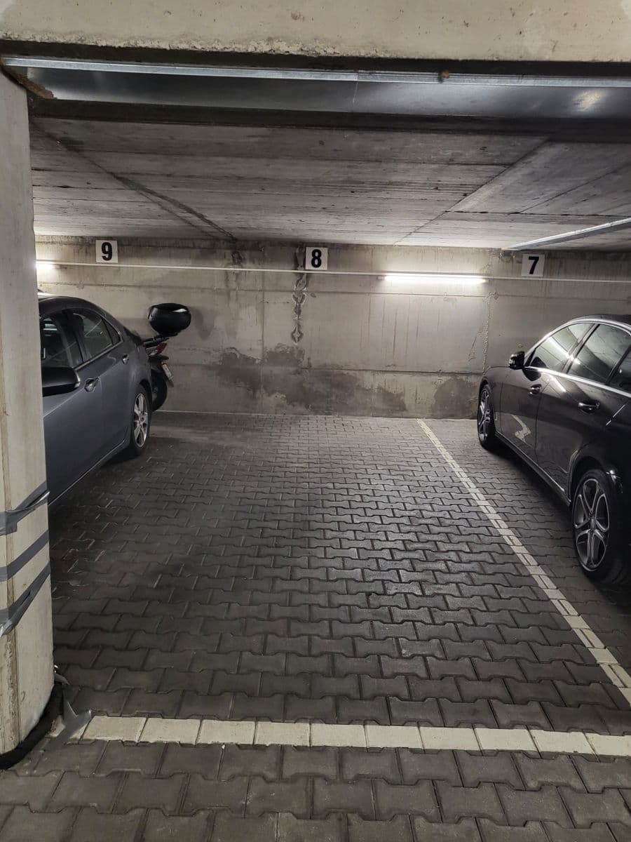 Prenájom garáže 13 m², Ruská, Praha, Praha Prenájom garáže 13 m², Ruská, Praha, Praha